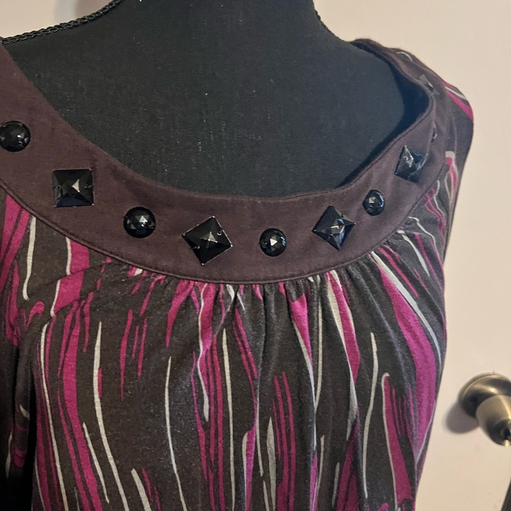 brown & mauve tones with embellishment around the neckline XL